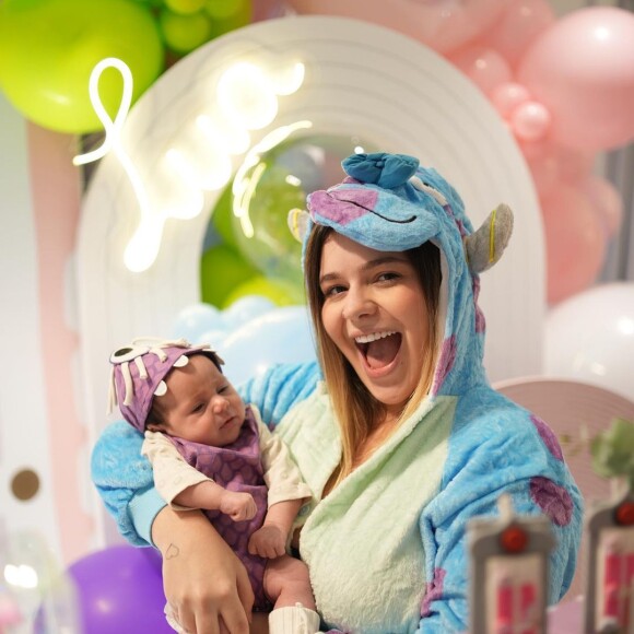 Viih Tube se tornou mãe de Lua aos 22 anos