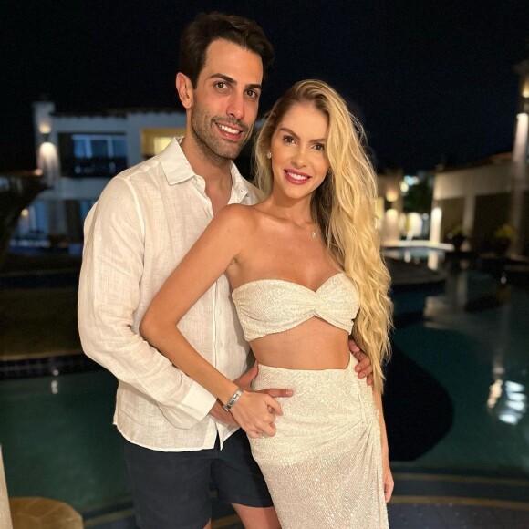 Bárbara Evans e Gustavo Theodoro serão pais de dois meninos