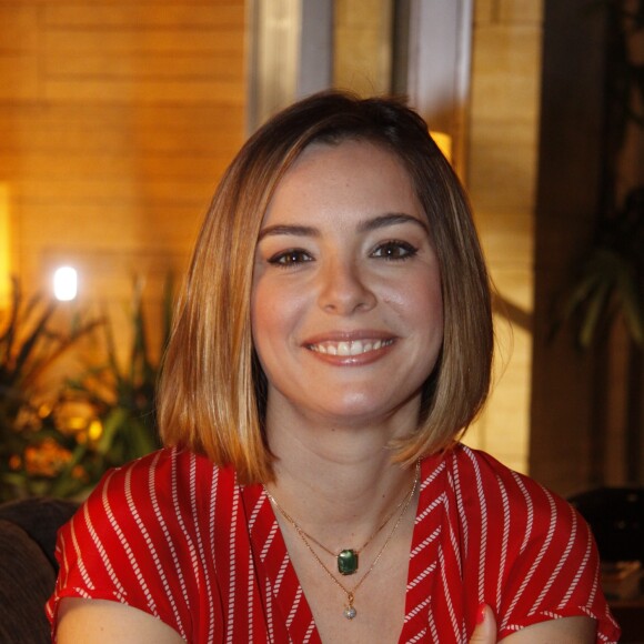 Chanel também faz parte da lista de visuais de Regiane Alves 