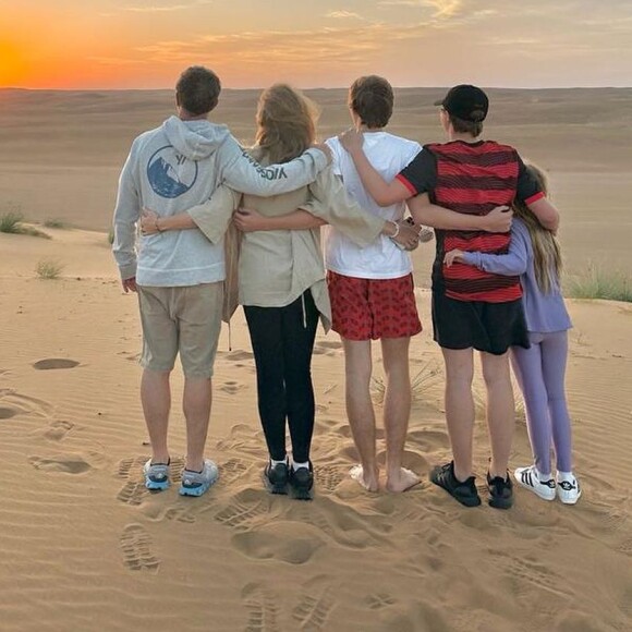 Angélica se declarou à família que formou com Luciano Huck com uma série de fotos no Instagram