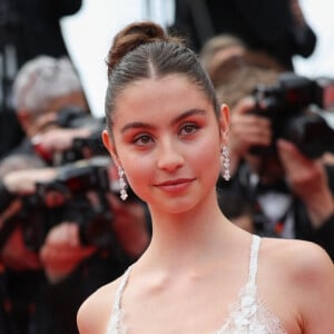 A filha de Catherine Zeta-Jones e Michael Douglas compareceu em Cannes com look marcante