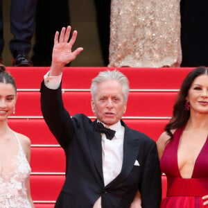 Catherine Zeta-Jones e Michael Douglas em Cannes 2023: casal levou a filha mais nova, Carys, de 20 anos