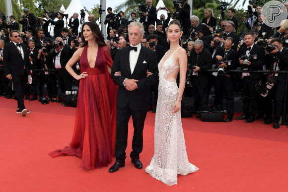 Essas fotos da filha de Catherine Zeta-Jones e Michael Douglas em Cannes atestam: ela herdou a beleza e o estilo dos pais