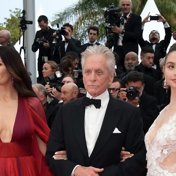 Essas fotos da filha de Catherine Zeta-Jones e Michael Douglas em Cannes atestam: ela herdou a beleza e o estilo dos pais