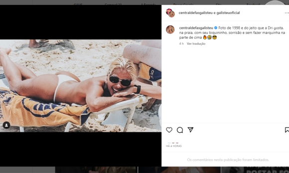 Adriane Galisteu publicou uma foto resgatada por um fã-clube, onde aparece de topless, com o corpão escultural em evidência, em uma praia