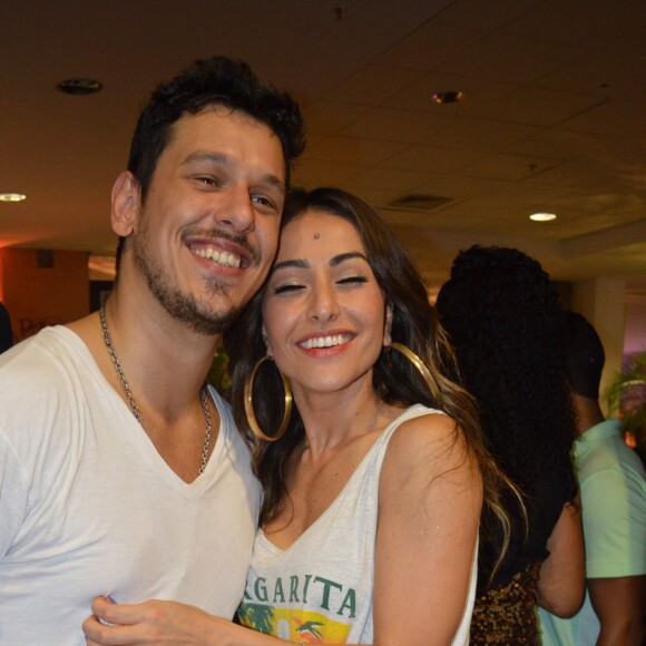 Programa de Sabrina Sato e João Vicente se chama 'Let Love' e será exibido no Multishow e no Globoplay