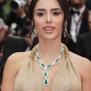 Bruna Biancardi apostou em colar de esmeraldas no decote do vestido