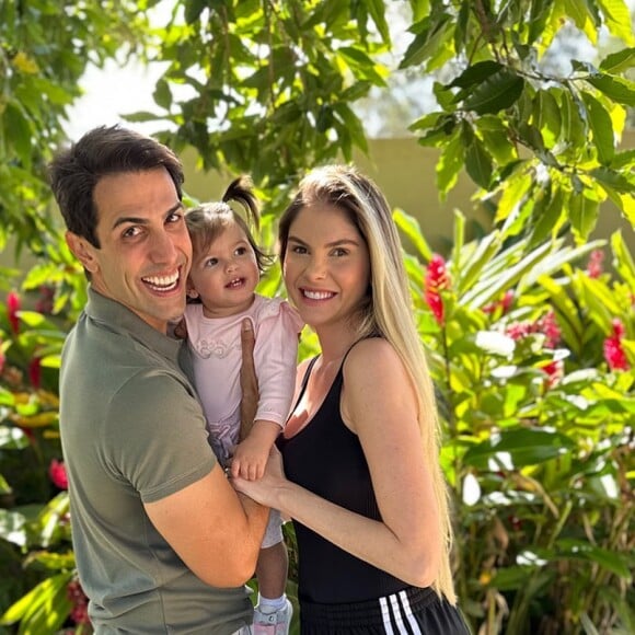 Bárbara Evans e Gustavo Theodoro são pais de Ayla, de 1 ano