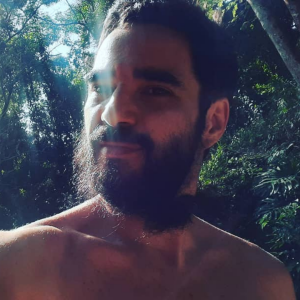 Um paraíso em meio à Mata Atlântica: saiba mais sobre a mansão bucólica de Caio Blat e descubra o valor do aluguel 