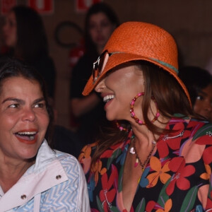 Look extravagante de Sabrina Sato na São Paulo Fashion Week é inspirado no clima tropical do Brasil