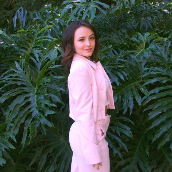 Produtora do filme de Larissa Manoela emitiu nota após confusão em gravação: 'Após muitas provocações, um jovem desse grupo invadiu o set'