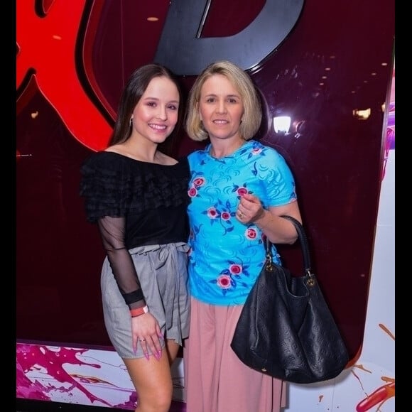 Larissa Manoela está envolvida em polêmicas com a mãe, Silvana