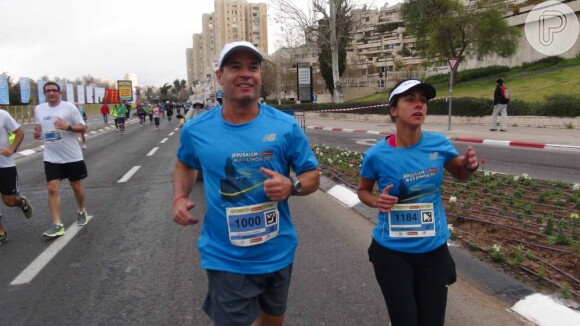 Clayton Conservani apoiou Carol Barcellos na Maratona de Jerusalém no quadro 'Fôlego Máximo'