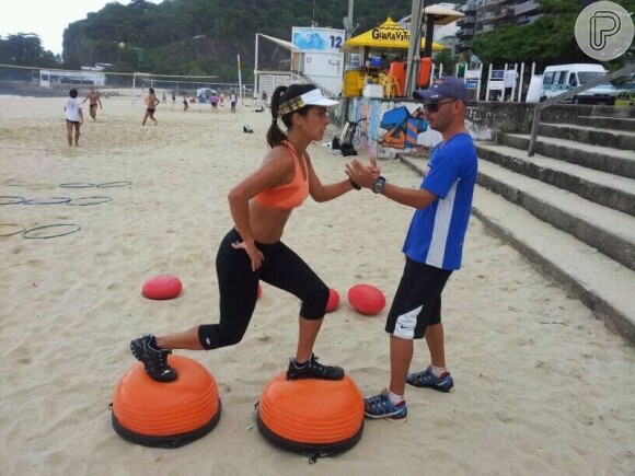 Carol Barcellos treina pesado para manter o fôlego durante todo o quadro do 'Esporte Espetacular'. A jornalista também enfrentará um desafio no gelo