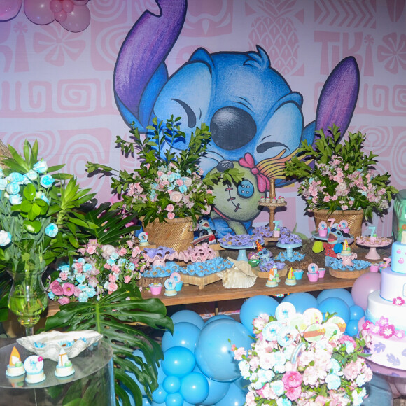 Filha de Deolane Bezerra escolheu o tema Stitch, personagem da Disney, para a comemoração