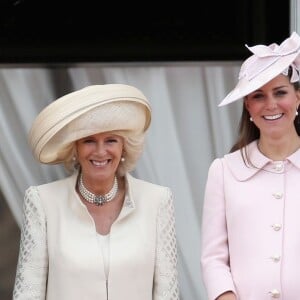 Atualmente a Princesa de Gales tem 41 anos enquanto a atual Rainha Camilla tem 75 anos.