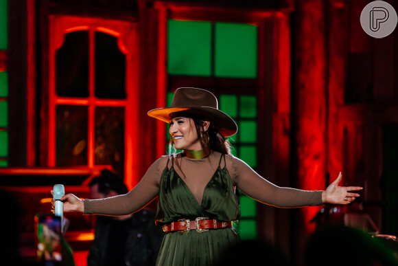 Simone Mendes chegou ao topo das paradas de sucesso com o hit 'Erro Gostoso'
