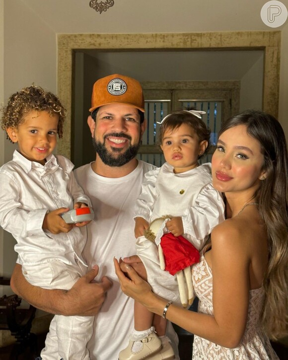 Biah Rodrigues e marido, Sorocaba, têm dois filhos: Theo e Fernanda