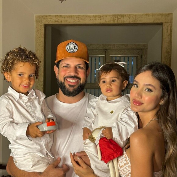 Biah Rodrigues e marido, Sorocaba, têm dois filhos: Theo e Fernanda