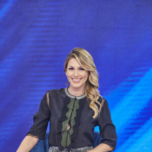 Lívia Andrade é contratada da TV Globo, o que fez muita gente achar que a emissora não teria autorizado