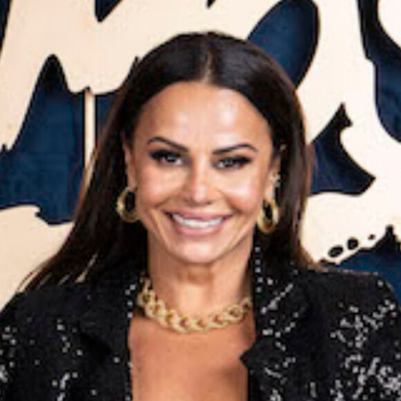 Viviane Araujo reduziu prótese de silicone nos seios e entregou curiosidade