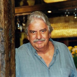 Hugo Carvana é um dos atores já falecidos da novela 'Corpo Dourado' (1998)