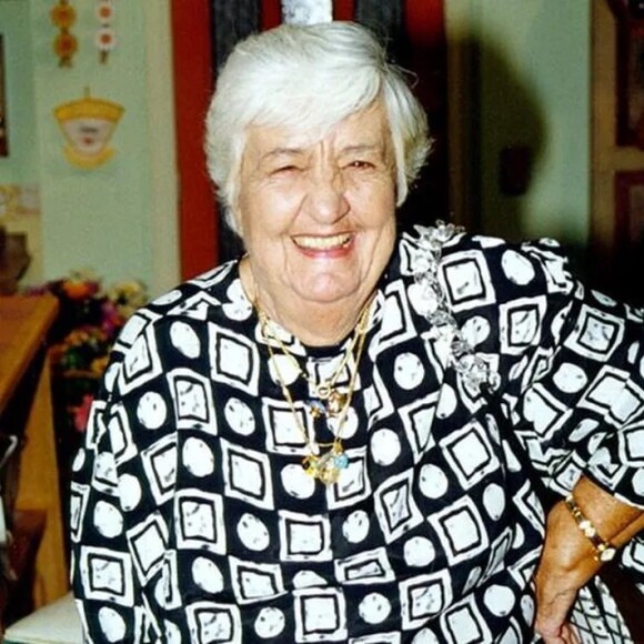 Atriz da novela 'Corpo Dourado' (1998), Zilka Salaberry viveu uma freira na trama; atriz morreu aos 87 anos em março de 2005