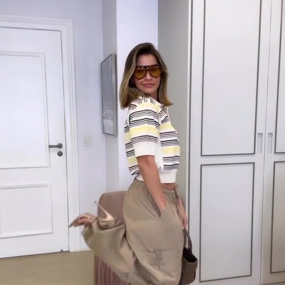 Andressa Suita completou o look com um salto