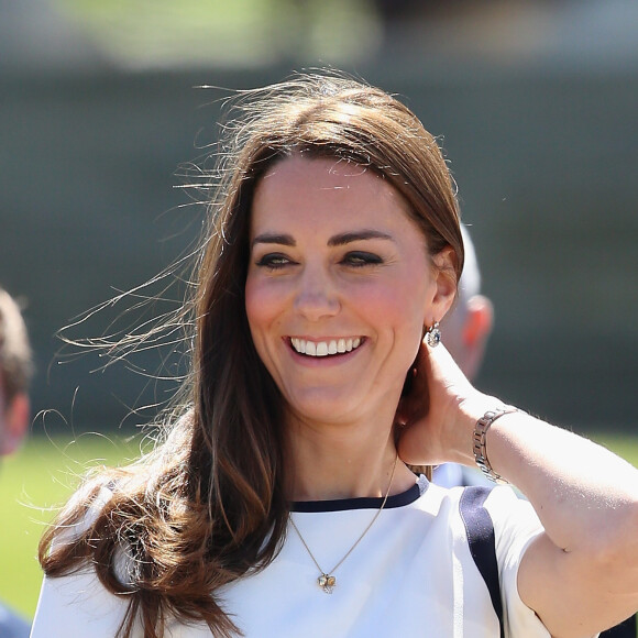 Kate Middleton precisou interagir com a suposta amante de Príncipe William por conta da função do filho na coroação