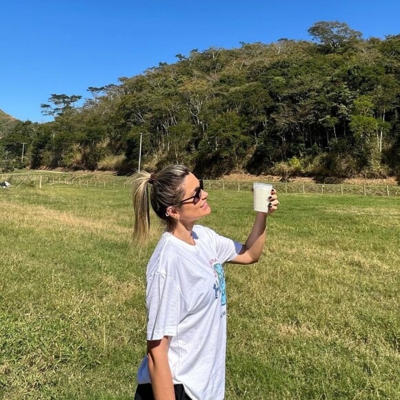 Flávia Alessandra ainda exibiu diversos registros das aventuras na fazenda