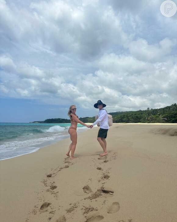 Angélica e Luciano Huck curtiram recentemente dias de descanso em uma praia