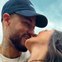 Sem crise?! Neymar e Bruna Biancardi, grávida, curtem festa de pré-casamento após suposta traição do jogador
