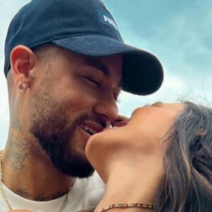 Neymar e Bruna Biancardi surgiram em ensaio de casamento de Cris Guedes e Bianca Coimbra nesta segunda-feira, 19 de junho de 2023