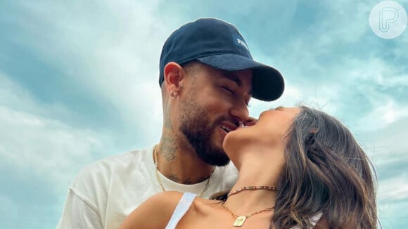 Neymar e Bruna Biancardi surgiram em ensaio de casamento de Cris Guedes e Bianca Coimbra nesta segunda-feira, 19 de junho de 2023