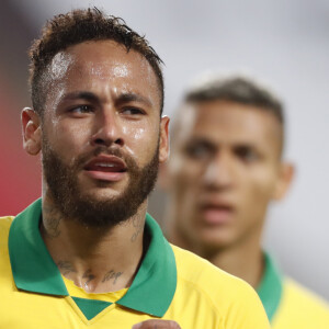 Neymar tem outras amantes? 'Deve ter meninas cheias de prova também e a mídia não dá muita atenção por ser quem é, o Neymar', disse Fernanda Campos