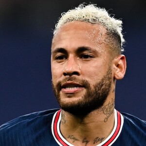 Escândalo com Neymar: segundo integrantes da atração, Fernanda chegou a mandar mensagens para o perfil do 'Fofocalizando' no último sábado (17)