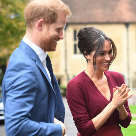 Príncipe Harry e Meghan Markle foram dispensados do Spotify por baixa produtividade, segundo a imprensa europeia