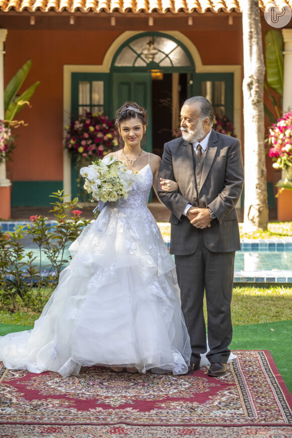 Debora Ozório vai aparecer com vestido de noiva no casamento Petra-Luigi (Rainer Cadete) na novela 'Terra e Paixão'