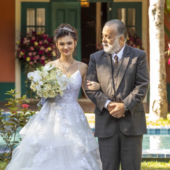 Debora Ozório vai aparecer com vestido de noiva no casamento Petra-Luigi (Rainer Cadete) na novela 'Terra e Paixão'