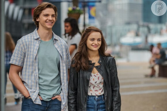 Em 'A Barraca do Beijo 2', Elle (Joey King) ainda está na escola, enquanto Flynn (Jacob Elordi) foi para a faculdade em outra cidade