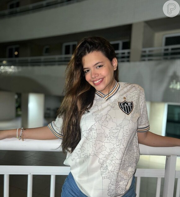 Brisa Star é conhecida como 'Fadinha do Piseiro' e tem 15 anos