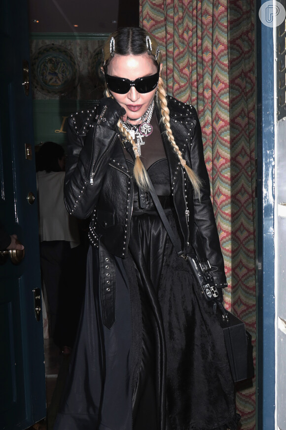 Madonna já está consciente e se recuperando, diz site Page Six