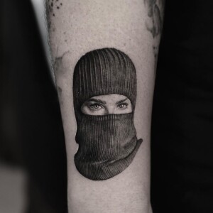 Bruno Gagliasso fez uma tatuagem em homenagem à mulher, Giovanna Ewbank