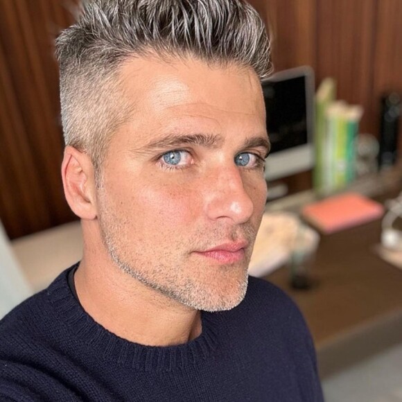 Bruno Gagliasso raspou a barba e foi elogiado por Alexandre Nero