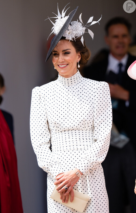 Kate Middleton elegeu um vestido polka dot para um evento beneficente com o objetivo de arrecadar fundos para pessoas em situação de rua e de miséria no Reino Unido