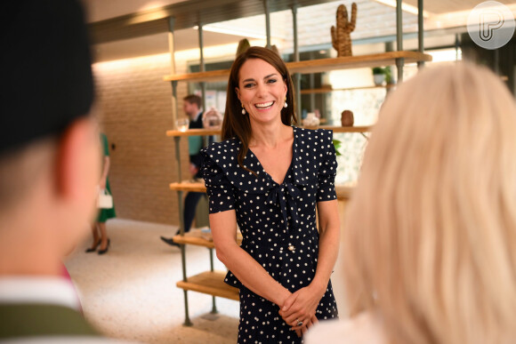 Kate Middleton usou outro vestido polka dot dias depois, dessa vez, para a inauguração de uma iniciativa que visa ajudar mulheres no sistema judiciário