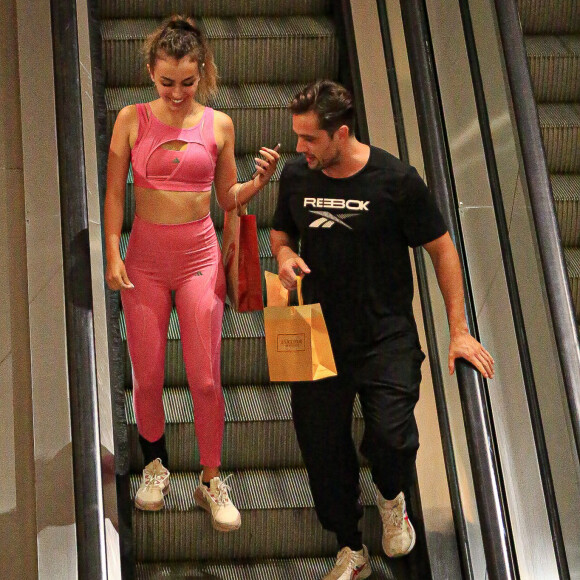Rafael Cardoso assumiu romance com Vivian Linhares um mês após separação de Mari Bridi