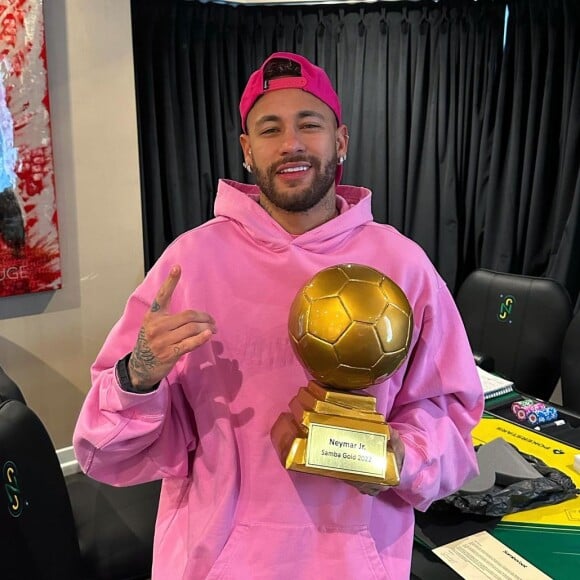 Neymar ironizou as exposições dos flertes feitas por mulheres