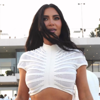 Kim Kardashian elege look all white de R$ 30 mil em festa com Beyoncé, Justin Bieber e mais celebs