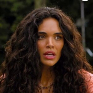 Giovana Cordeiro como Luna tentou acalmar sua antagonista vivida por Marina Ruy Barbosa.